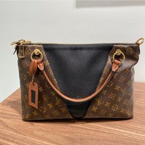 Louis Vuitton V Tote- MM *Discontinued*